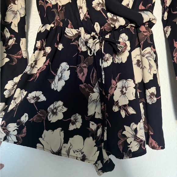 Floral Flowy Romper 🌸 - Picture 5 of 5